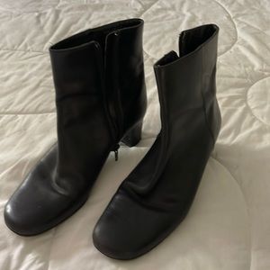 Boot in black leather
